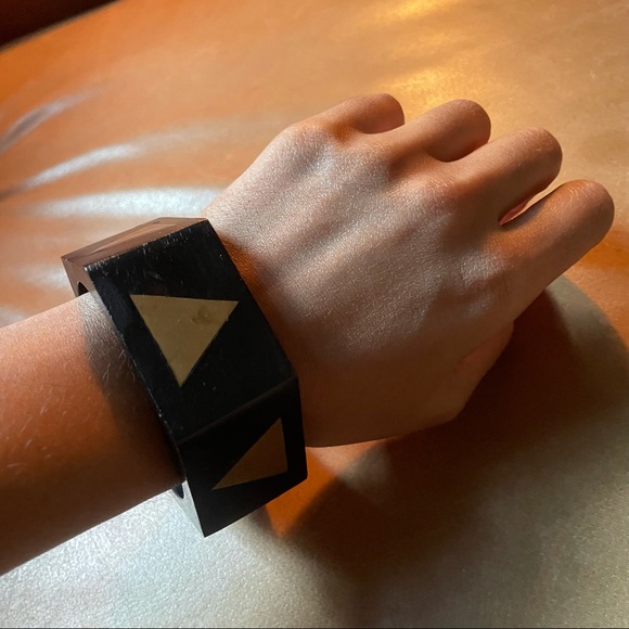 Wood bangle bracelet w triangle design inlay - Picture 4 of 8